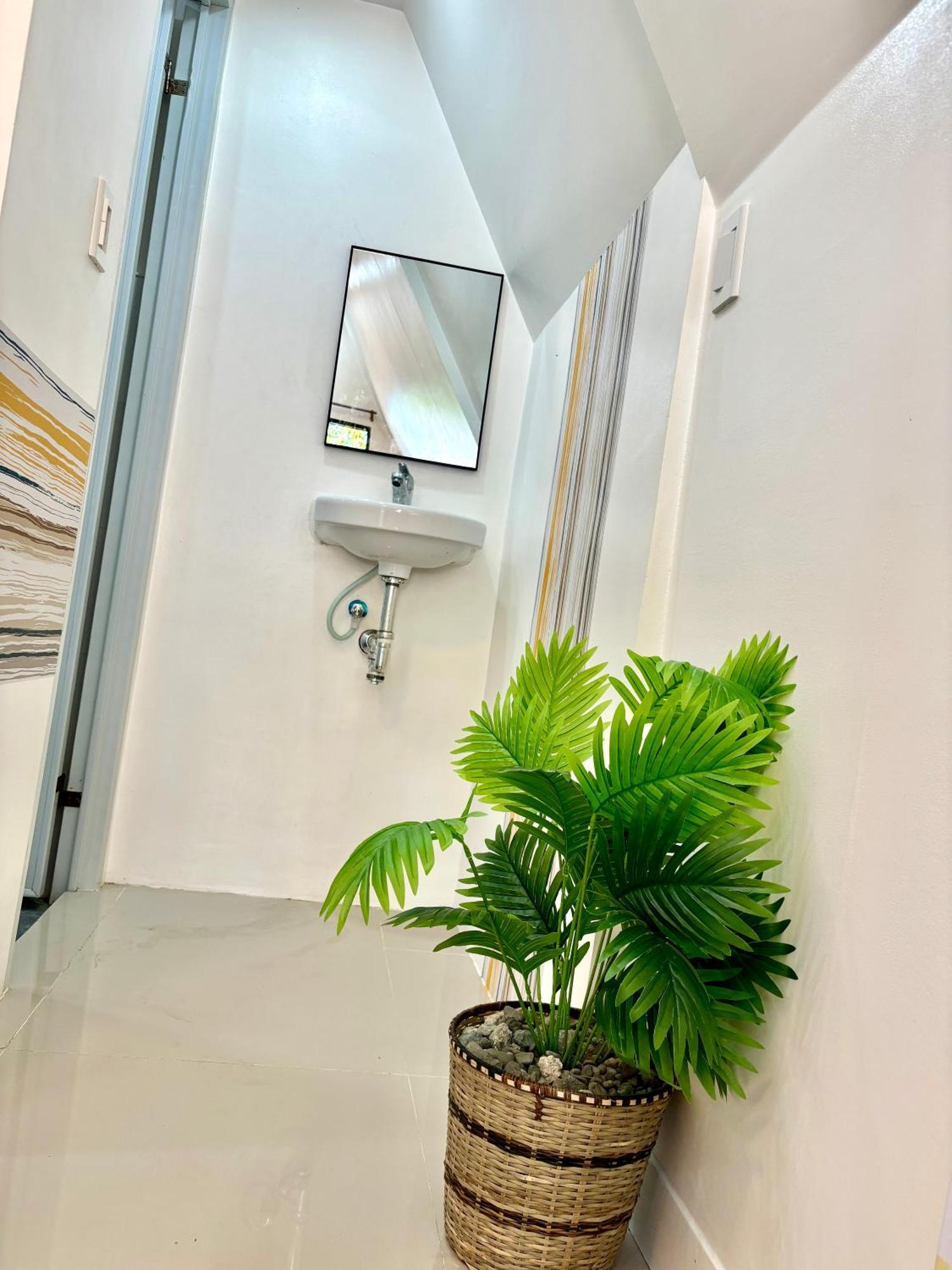 Villa Lovi Panagsama Beach Moalboal Exterior photo